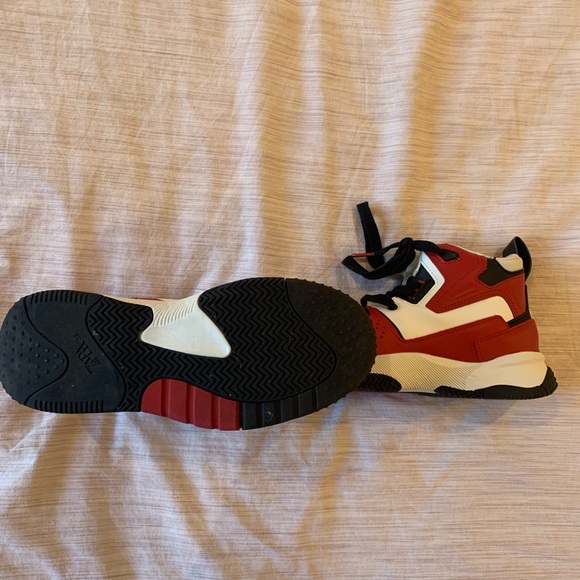 Barely worn, Zara girls sneakers, super fun and stylish - Picture 2 of 3